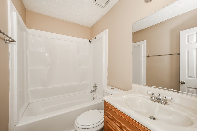 1,950/Mo, 430 Hillsdale Drive Fayetteville, GA 30214 Bathroom View