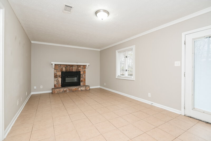 1,720/Mo, 1450 Moriah Trce Auburn, GA 30011 Family Room View 3