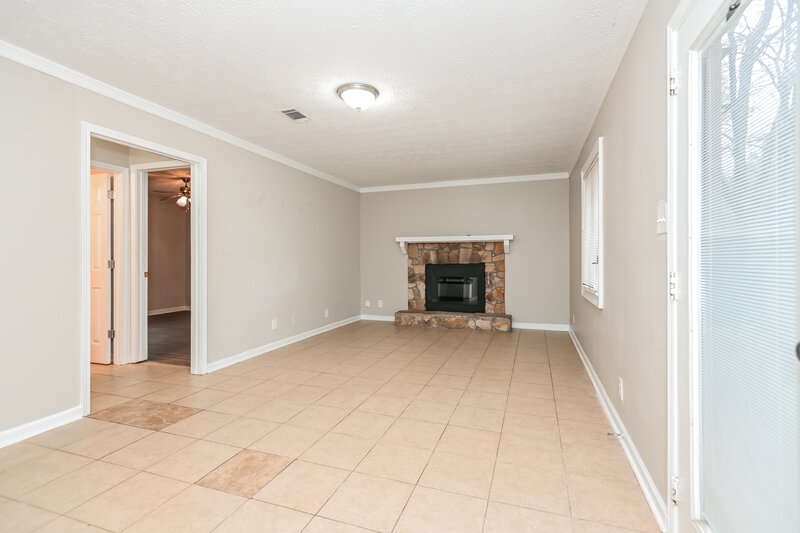 1,720/Mo, 1450 Moriah Trce Auburn, GA 30011 Family Room View 4