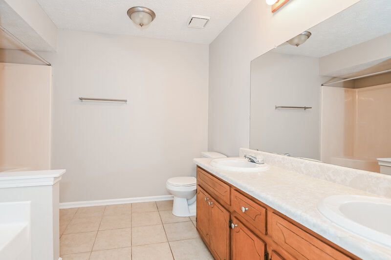 1,720/Mo, 1450 Moriah Trce Auburn, GA 30011 Main Bathroom View