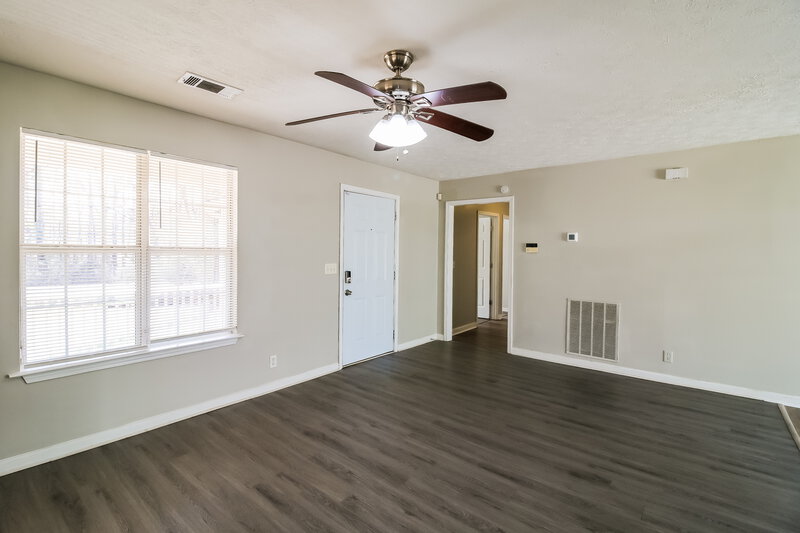 1,670/Mo, 1113 Spring Creek Circle Griffin, GA 30223 Living Room View 2