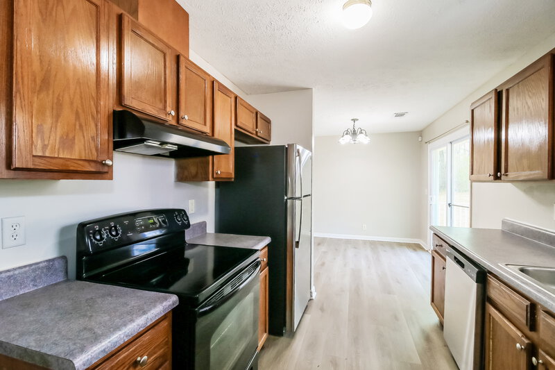 1,670/Mo, 1113 Spring Creek Circle Griffin, GA 30223 Kitchen View