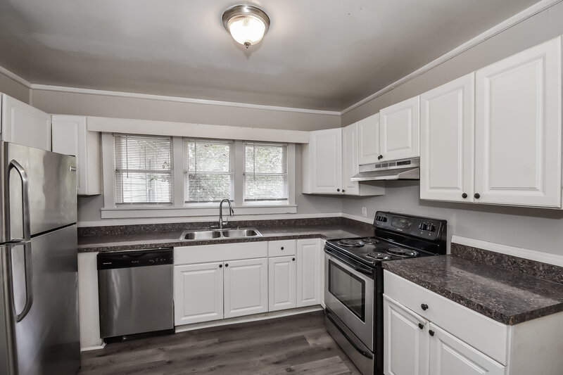 1,460/Mo, 3183 Peachtree Street Lithia Springs, GA 30122 Kitchen View 3
