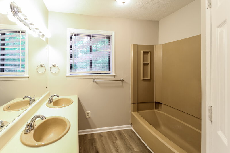 2,430/Mo, 5739 Hilton Ridge Road Lithonia, GA 30058 Main Bathroom View