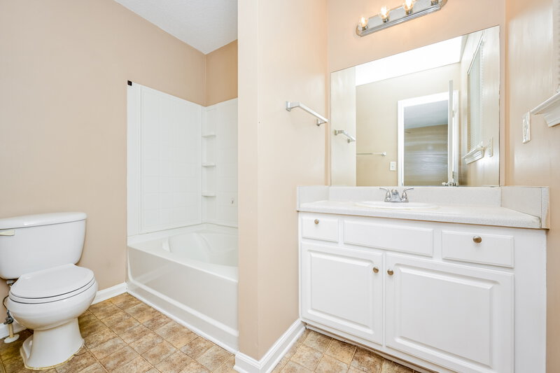 1,600/Mo, 2361 Brianna Drive Hampton, GA 30228 Main Bathroom View