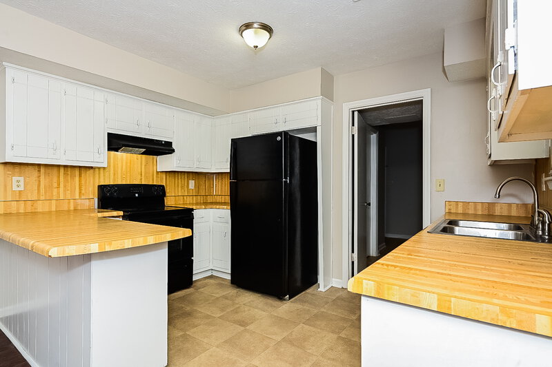 1,890/Mo, 1357 DIPLOMAT Dr Riverdale, GA 30296 Kitchen View