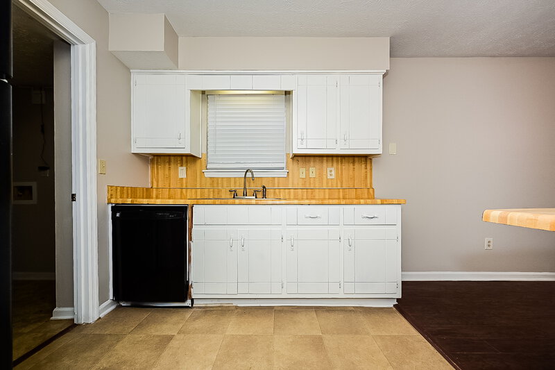 1,890/Mo, 1357 DIPLOMAT Dr Riverdale, GA 30296 Kitchen View 2