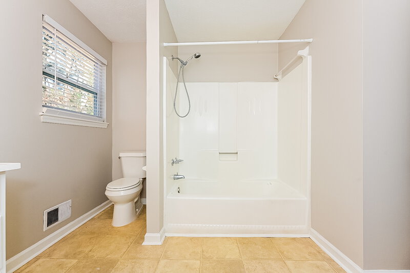 1,890/Mo, 1357 DIPLOMAT Dr Riverdale, GA 30296 Main Bathroom View 2