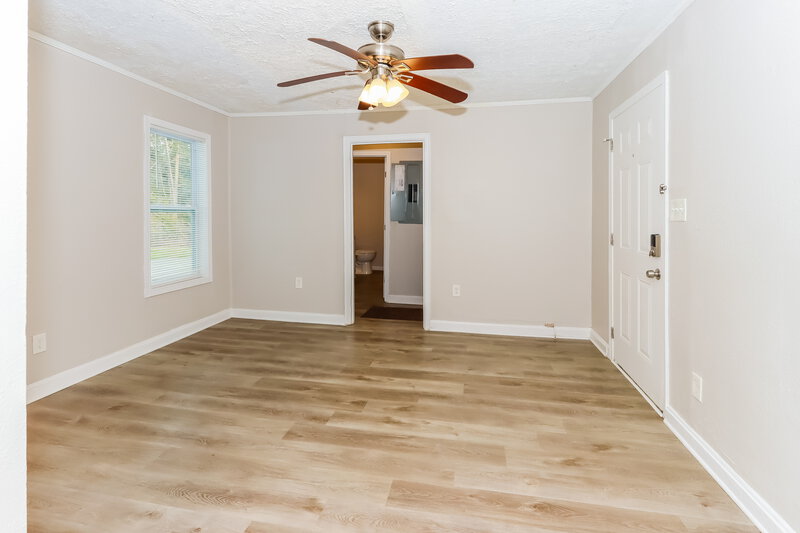 1,325/Mo, 1308 Greenbriar Drive Griffin, GA 30223 Living Room View 5