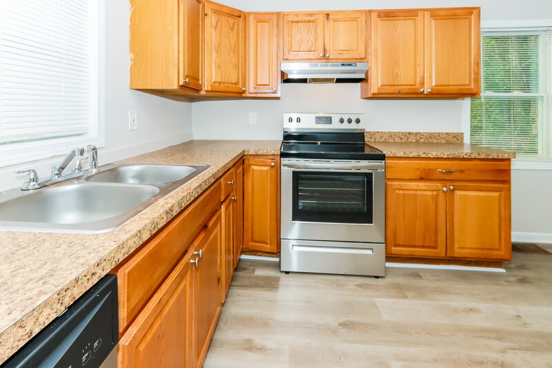 1,325/Mo, 1308 Greenbriar Drive Griffin, GA 30223 Kitchen View