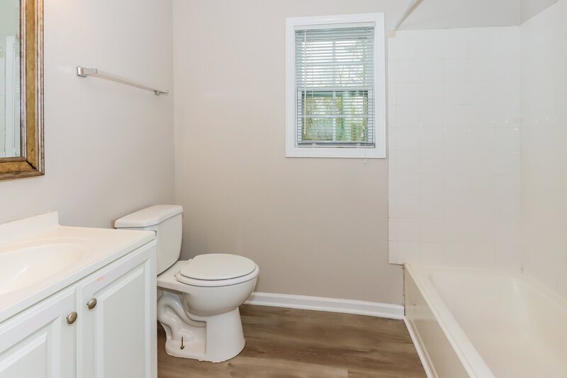 1,325/Mo, 1308 Greenbriar Drive Griffin, GA 30223 Bathroom View