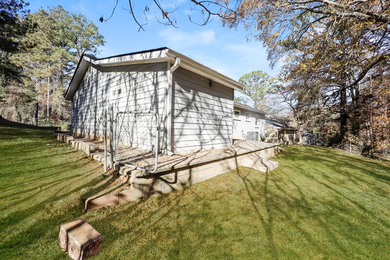 0/Mo, 2924 SPRINGSIDE PL Atlanta, GA 30354 Rear View