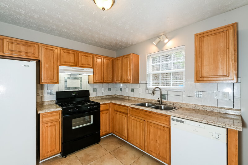 1,555/Mo, 10139 Jefferson Village Drive SW Covington, GA 30014 Kitchen View
