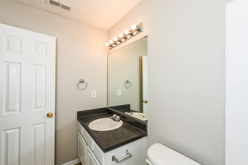 1,555/Mo, 10139 Jefferson Village Drive SW Covington, GA 30014 Main Bathroom View