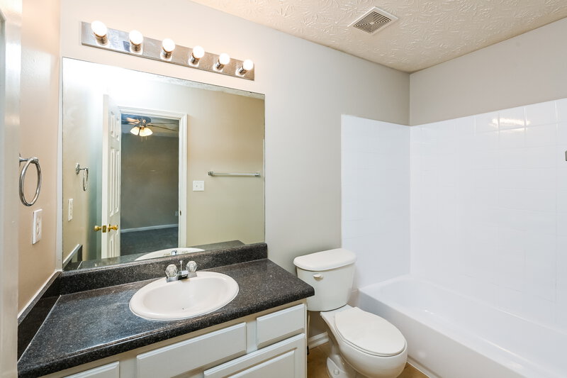 1,555/Mo, 10139 Jefferson Village Drive SW Covington, GA 30014 Bathroom View