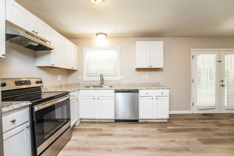 1,590/Mo, 303 Mercer Drive Jonesboro, GA 30236 Kitchen View 2