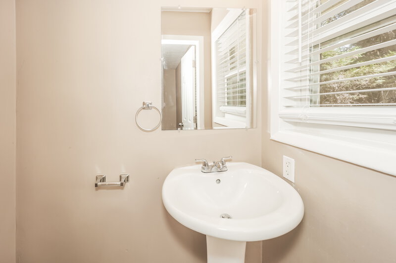 1,830/Mo, 303 Mercer Drive Jonesboro, GA 30236 Main Bathroom View