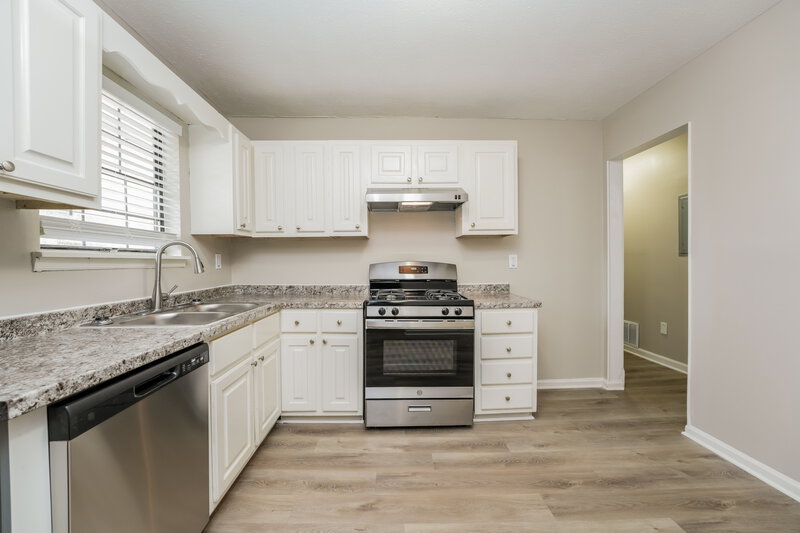 1,755/Mo, 2171 CHEROKEE VALLEY CIR Lithonia, GA 30058 Kitchen View