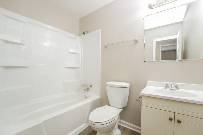 1,755/Mo, 2171 CHEROKEE VALLEY CIR Lithonia, GA 30058 Bathroom View