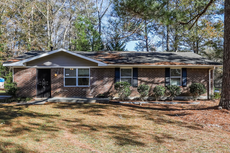 2,100/Mo, 2410 Ozark Trail SW Atlanta, GA 30331 External View