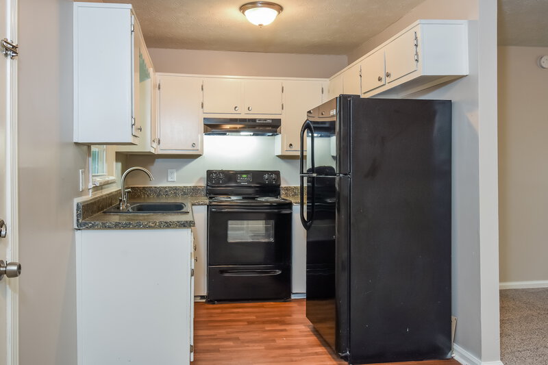 1,600/Mo, 131 Ann Trail Powder Springs, GA 30127 Kitchen View
