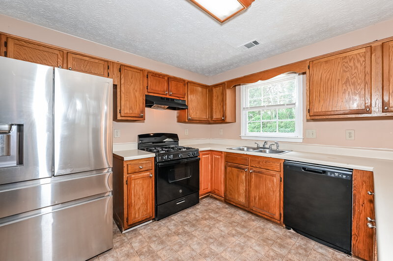2,350/Mo, 2128 Blue Martin Court Lawrenceville, GA 30044 Kitchen View