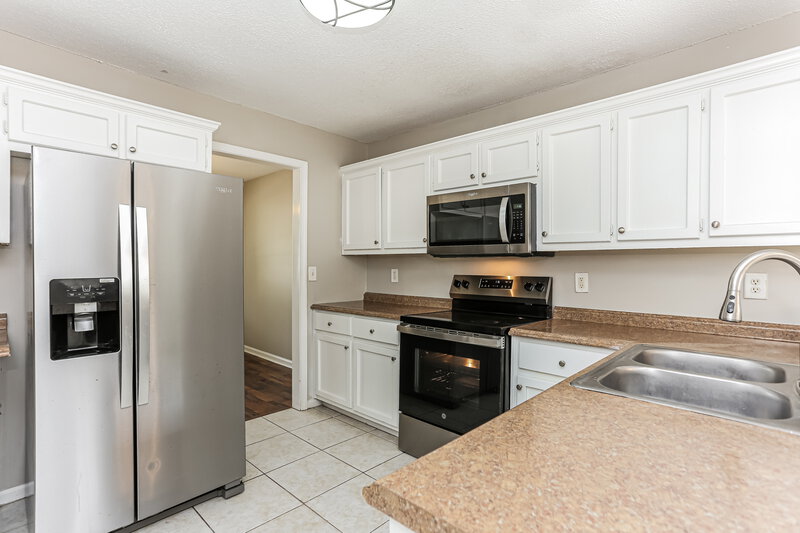 2,375/Mo, 460 Heathgate Drive Lawrenceville, GA 30044 Kitchen View