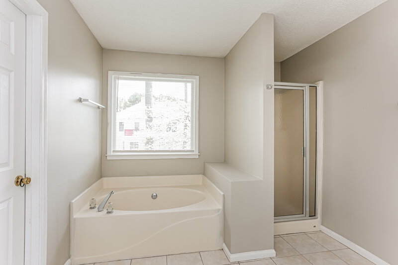 2,375/Mo, 460 Heathgate Drive Lawrenceville, GA 30044 Main Bathroom View