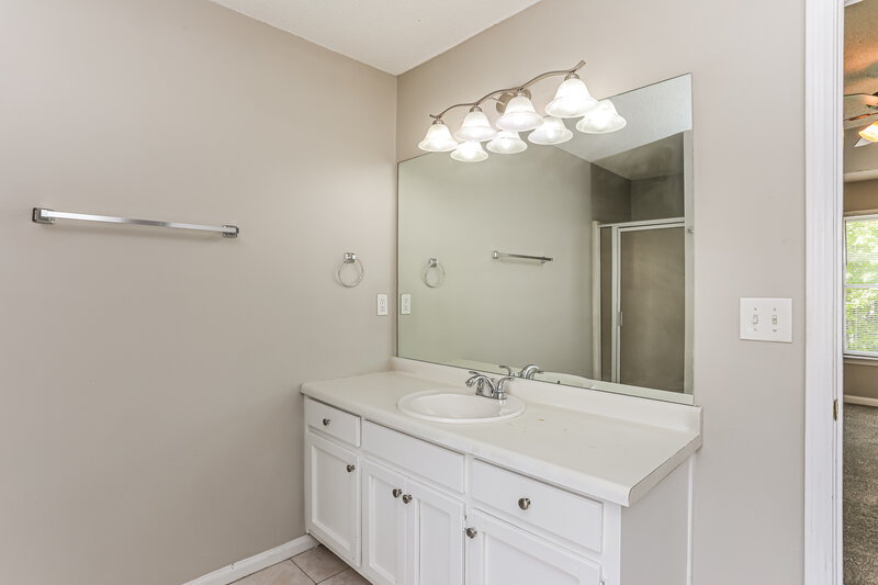 2,375/Mo, 460 Heathgate Drive Lawrenceville, GA 30044 Main Bathroom View 2