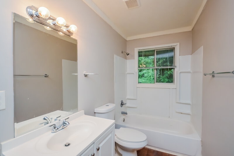 1,775/Mo, 1515 Malibu Court Decatur, GA 30035 Bathroom View