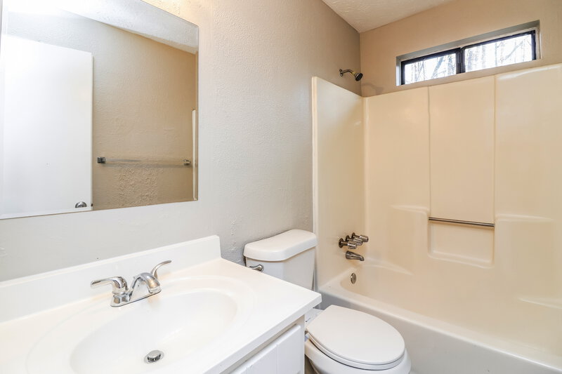 1,715/Mo, 4107 Rocky Face Drive Douglasville, GA 30135 Main Bathroom View 2