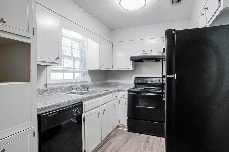 1,430/Mo, 99 Sleepy Hollow Trail Powder Springs, GA 30127 Kitchen View