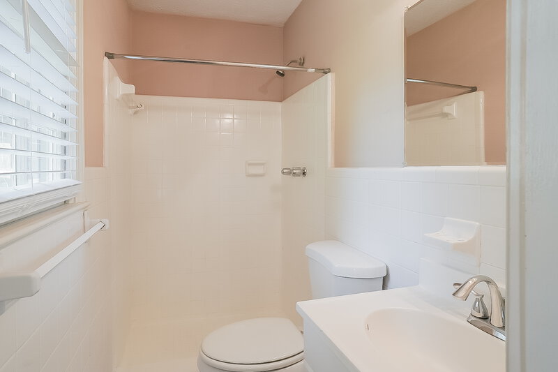 1,430/Mo, 99 Sleepy Hollow Trail Powder Springs, GA 30127 Main Bathroom View