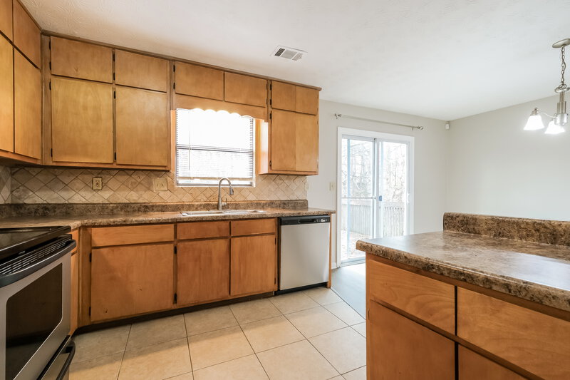 1,685/Mo, 4514 Old Lake Drive Decatur, GA 30034 Kitchen View