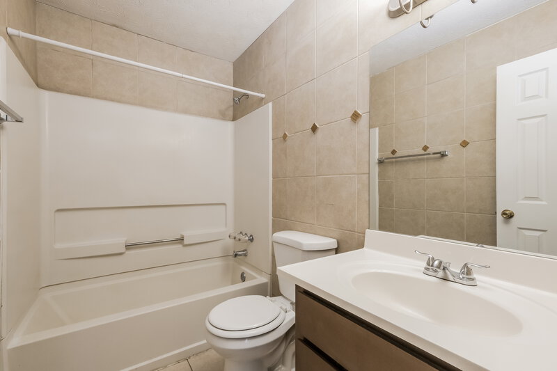 1,685/Mo, 4514 Old Lake Drive Decatur, GA 30034 Main Bathroom View