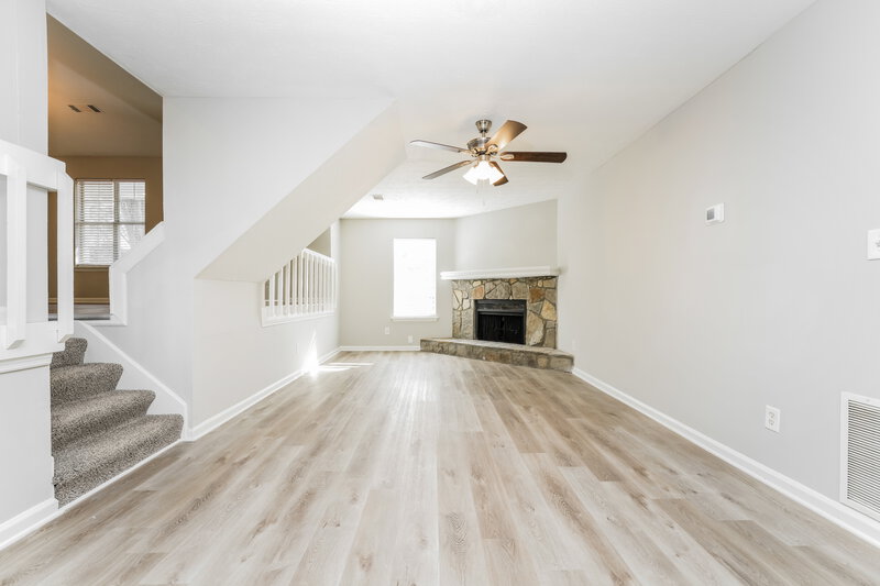 1,800/Mo, 6155 Marbut Farms Chase Lithonia, GA 30058 Living Room View