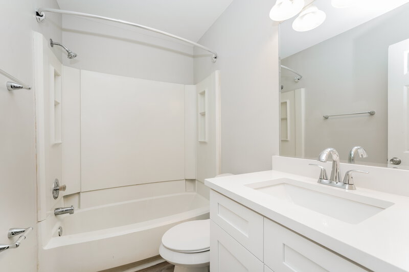 1,800/Mo, 6155 Marbut Farms Chase Lithonia, GA 30058 Bathroom View