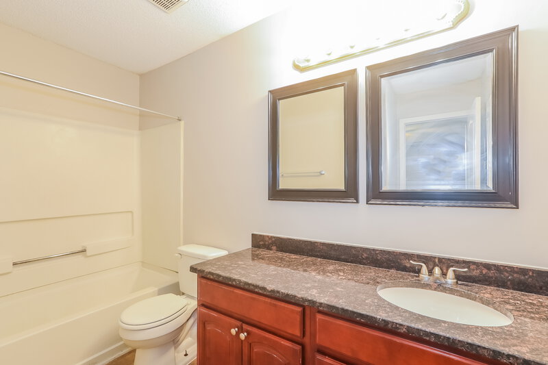 2,440/Mo, 6262 Creekford Lane Lithonia, GA 30058 Main Bathroom View
