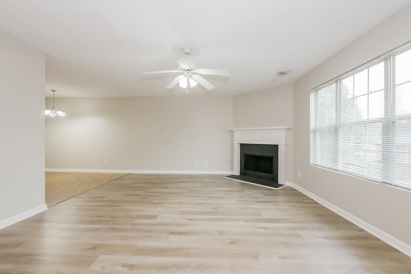 2,640/Mo, 1974 Oak Terrace Drive SE Atlanta, GA 30316 Living Room View 3