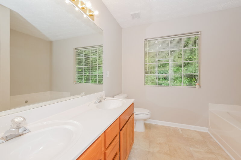 2,640/Mo, 1974 Oak Terrace Drive SE Atlanta, GA 30316 Main Bathroom View