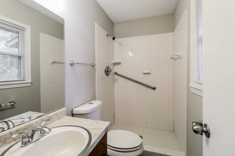 1,595/Mo, 2244 Briarwood Circle Conyers, GA 30094 Main Bathroom View