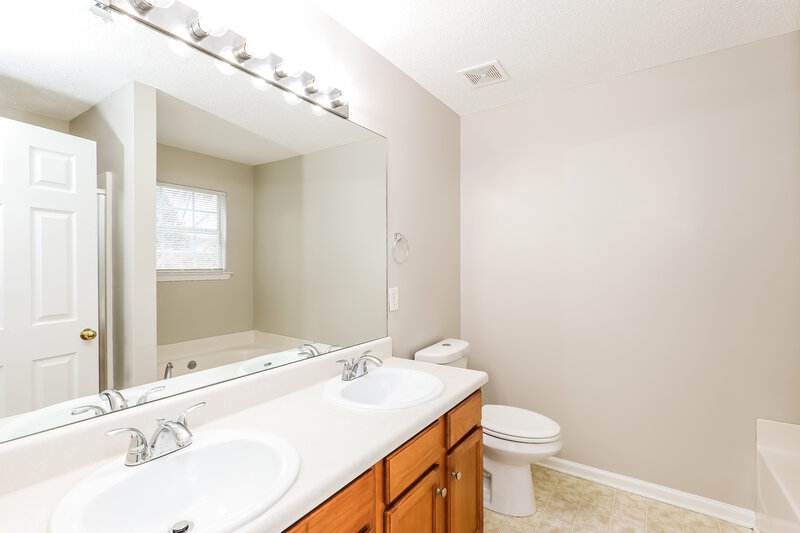 2,045/Mo, 5501 Vanity Joys Lane Ellenwood, GA 30294 Main Bathroom View