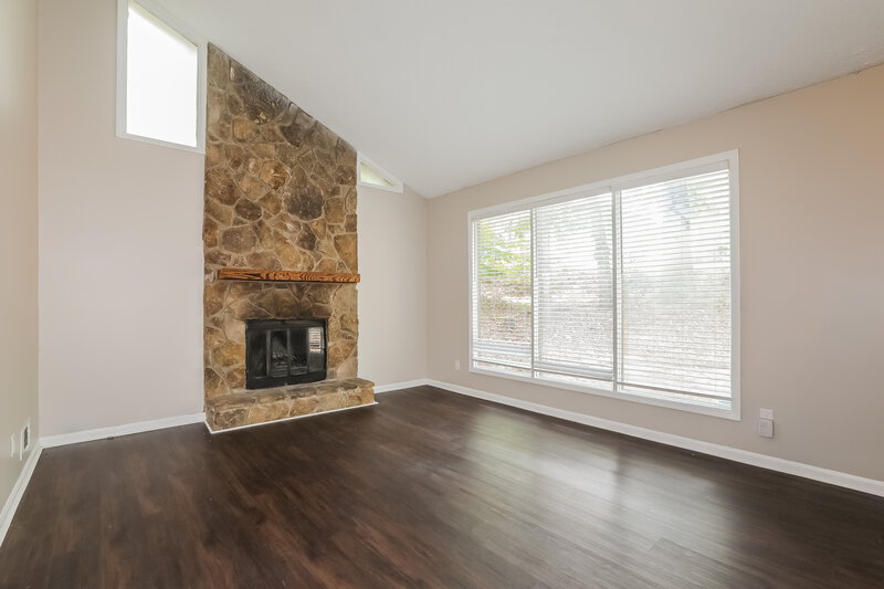 0/Mo, 581 Rock Shadow Court Stone Mountain, GA 30087 Living Room View