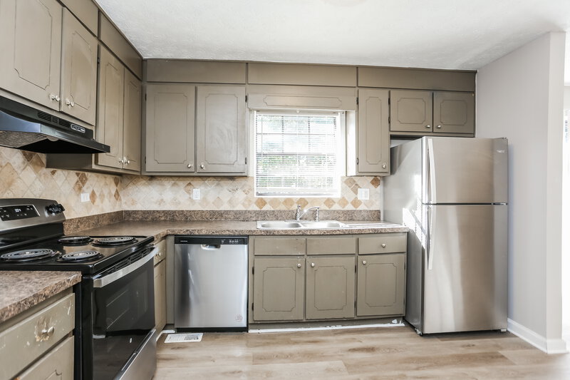 1,895/Mo, 3525 Broxton Lane Snellville, GA 30039 Kitchen View 3