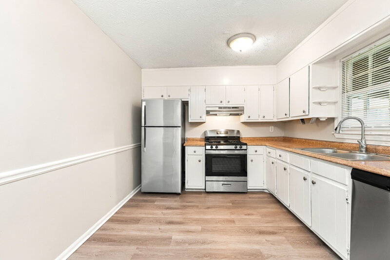 1,490/Mo, 927 Sigman Road NW Conyers, GA 30012 Kitchen View