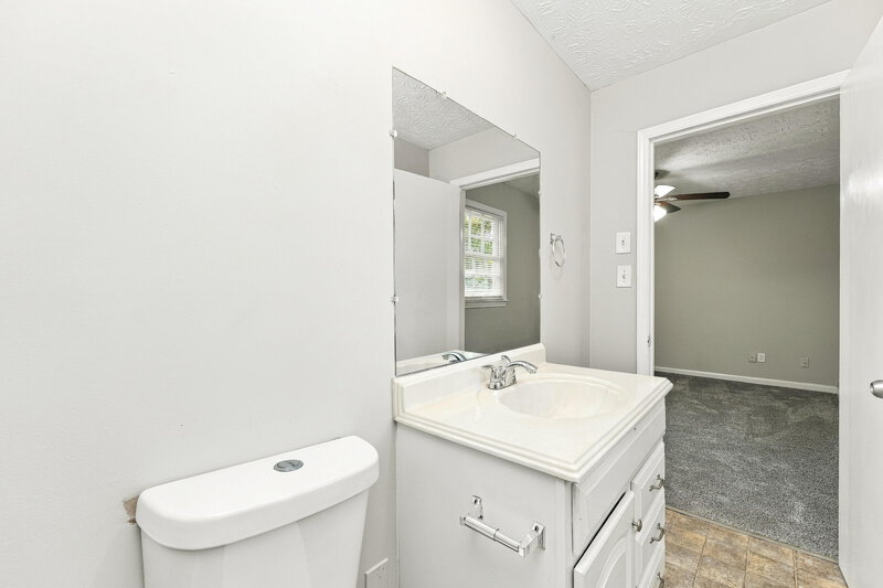 1,490/Mo, 927 Sigman Road NW Conyers, GA 30012 Primary Bathroom View 2