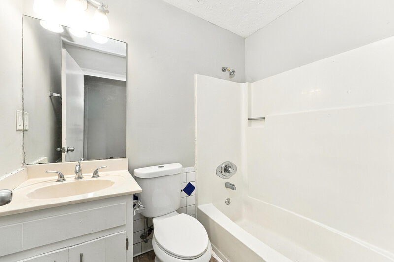 1,490/Mo, 927 Sigman Road NW Conyers, GA 30012 Bathroom View