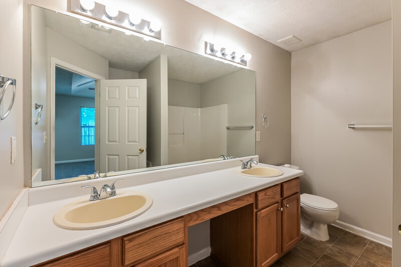 1,730/Mo, 3657 Oakland Spring Court Snellville, GA 30039 Main Bathroom View