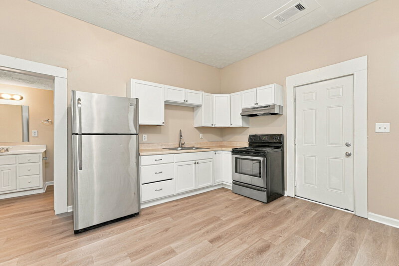 1,490/Mo, 6129 Sorrell St NE Covington, GA 30014 Kitchen View 2