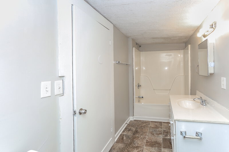 1,450/Mo, 6129 Sorrell Street Covington, GA 30014 Main Bathroom View